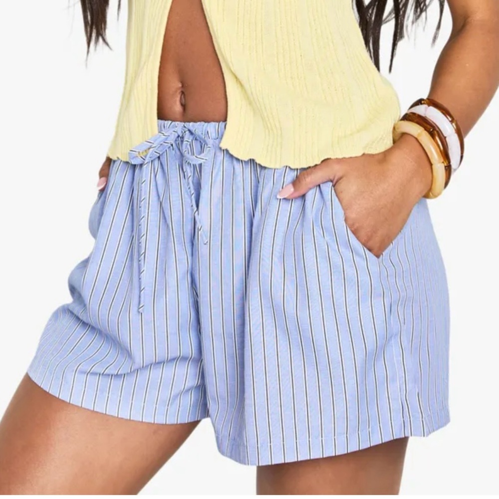 Boohoo Women’s Woven Flippy Stripe Boxer Short - NWOT